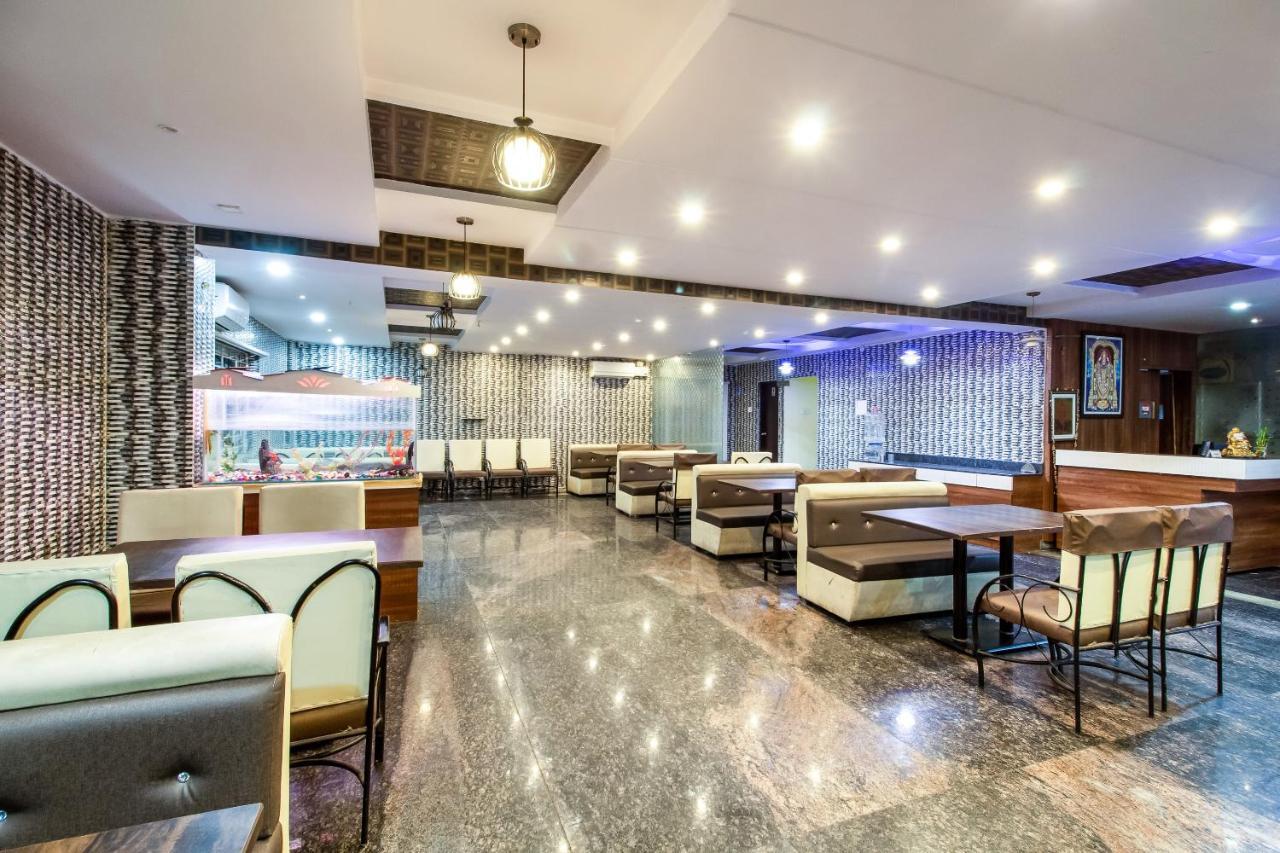 首都o 7648斯里纳夫亚大酒店 海得拉巴 外观 照片